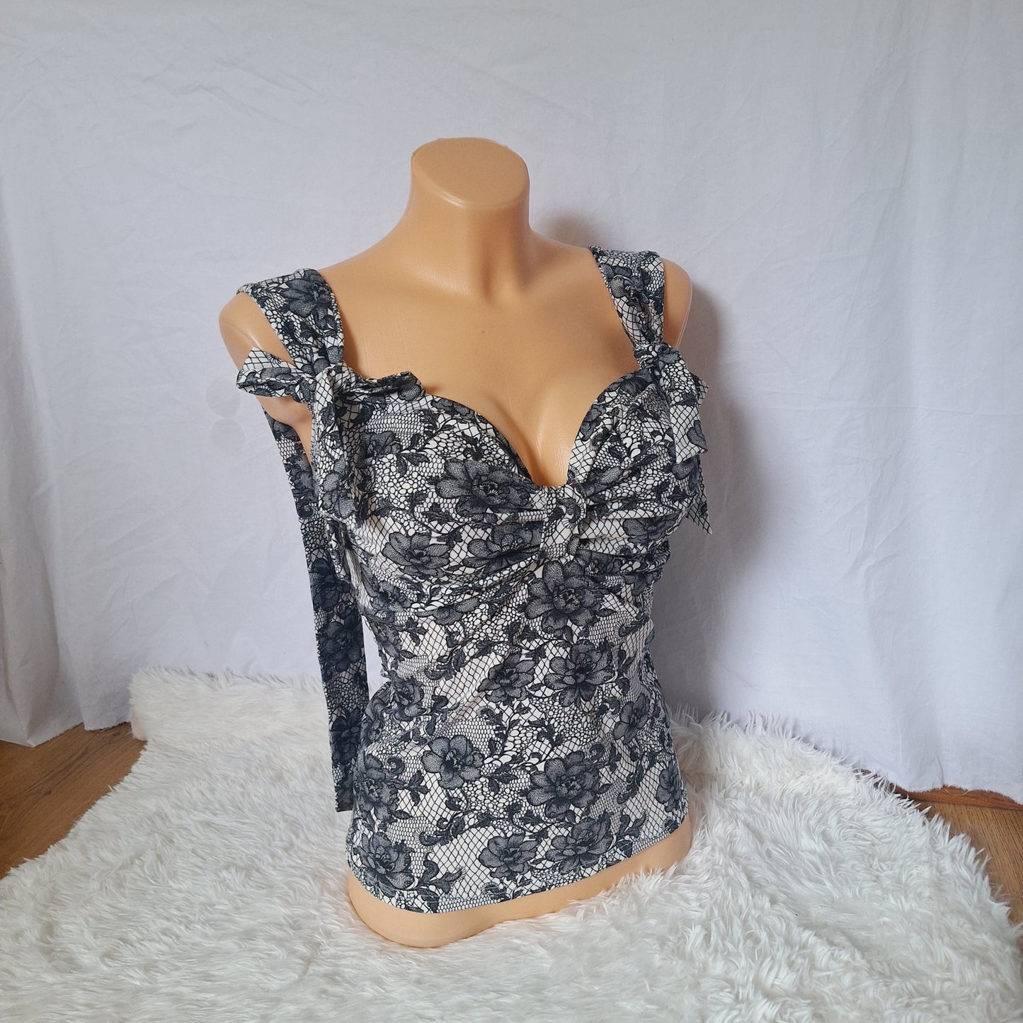 Handmade bow white top black lace print