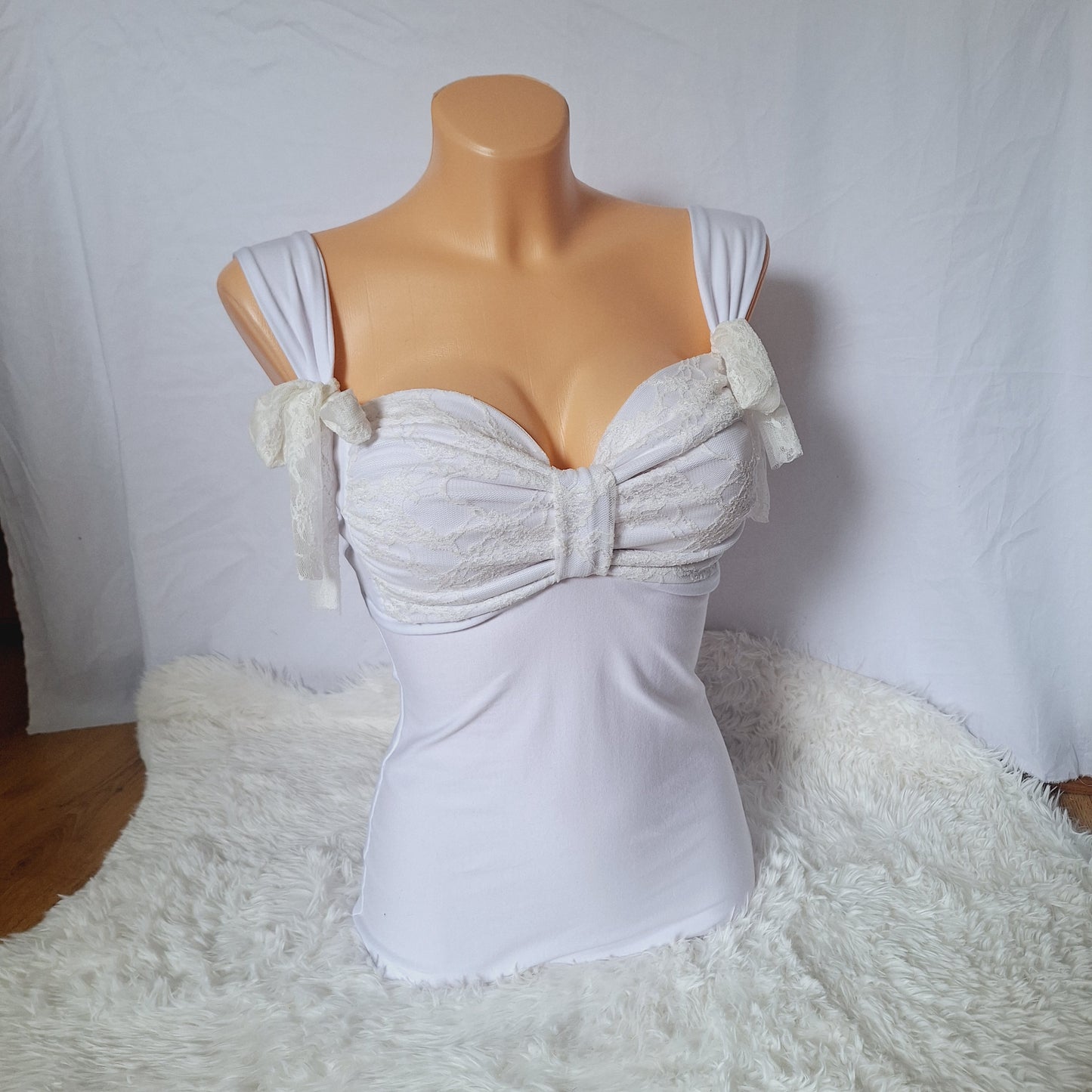 Handmade bow top white lace pattern, extra bows