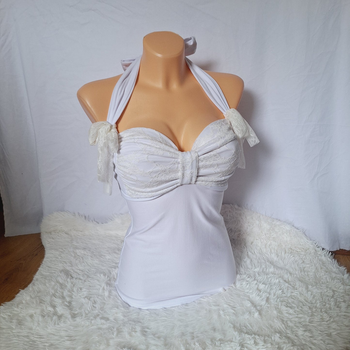 Handmade bow top white lace pattern, extra bows