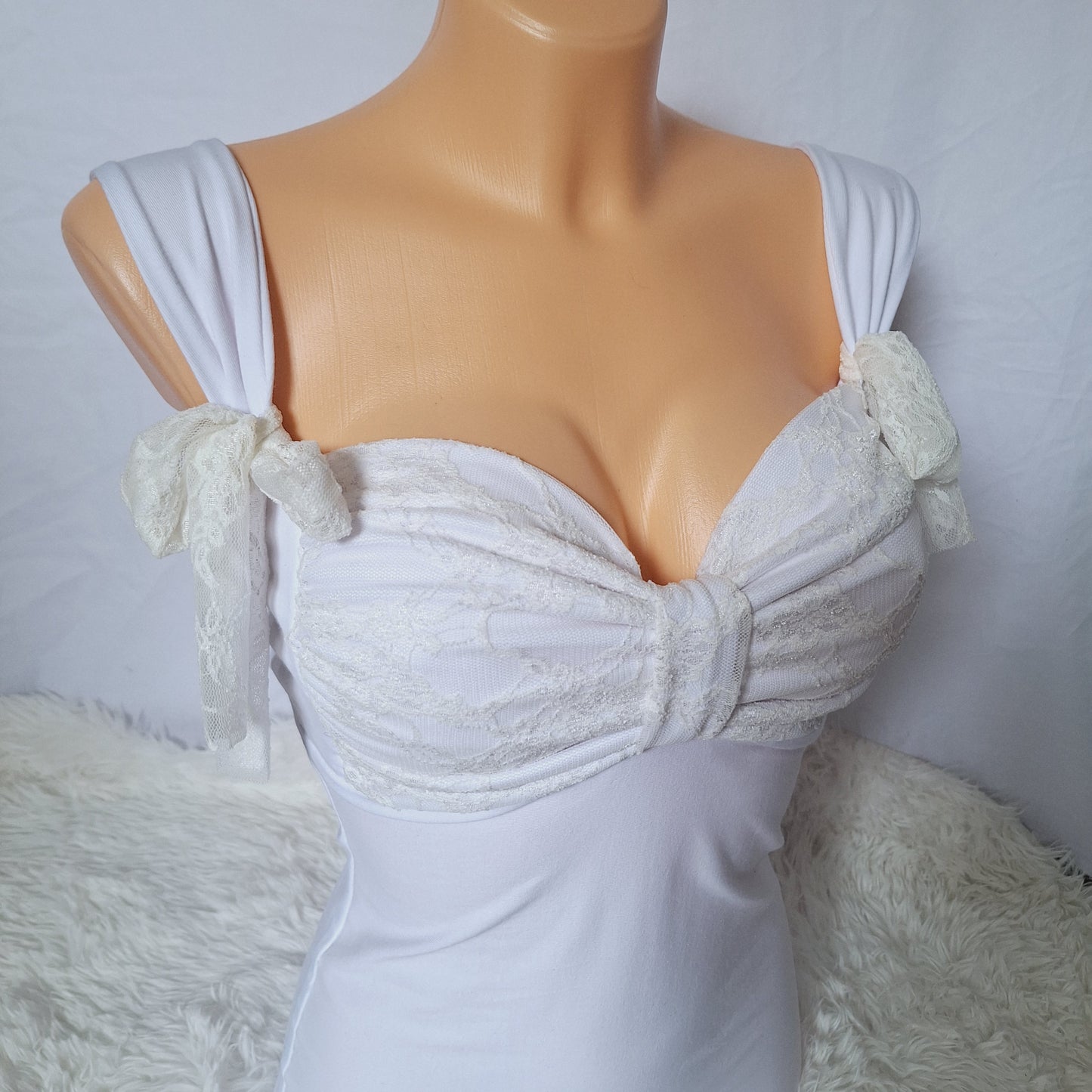 Handmade bow top white lace pattern, extra bows