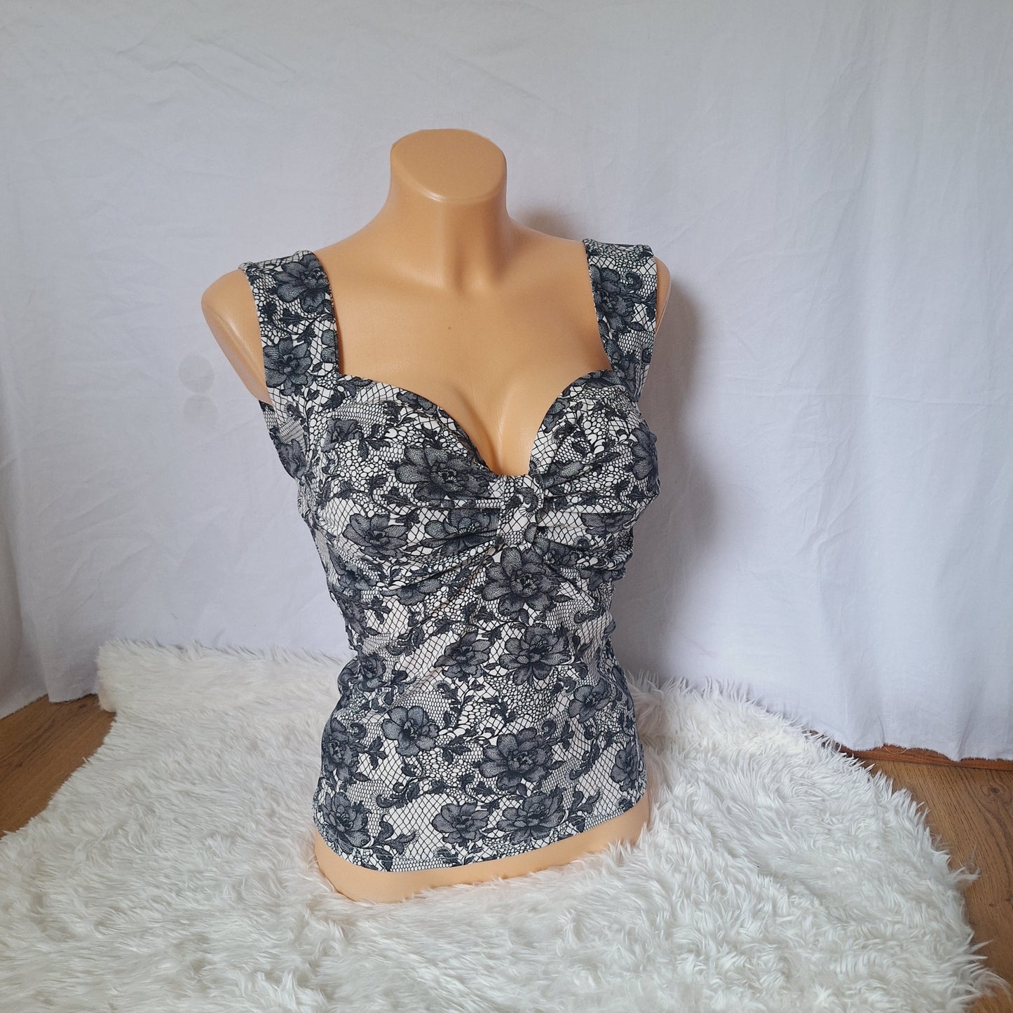 Handmade bow white top black lace print