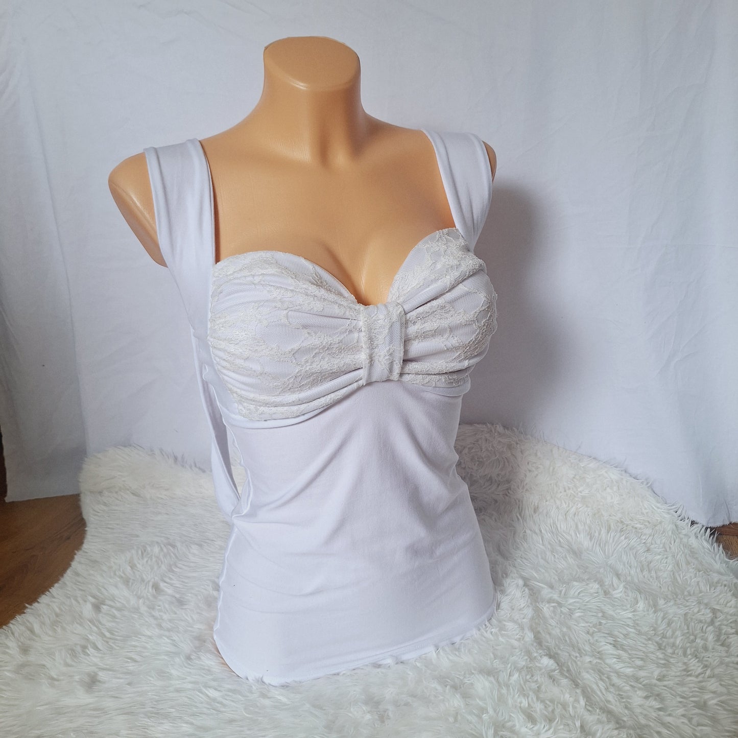 Handmade bow top white lace pattern
