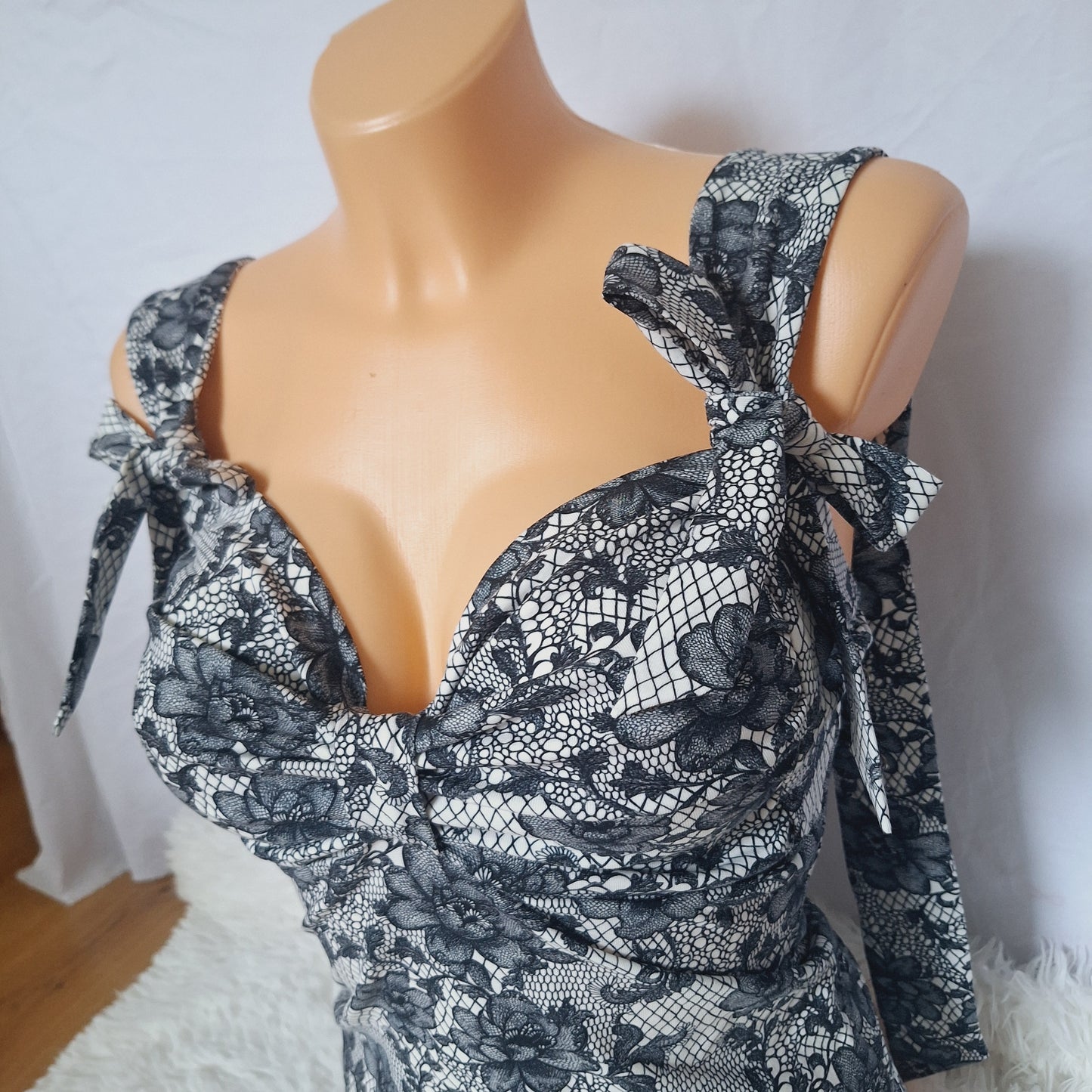 Handmade bow white top black lace print