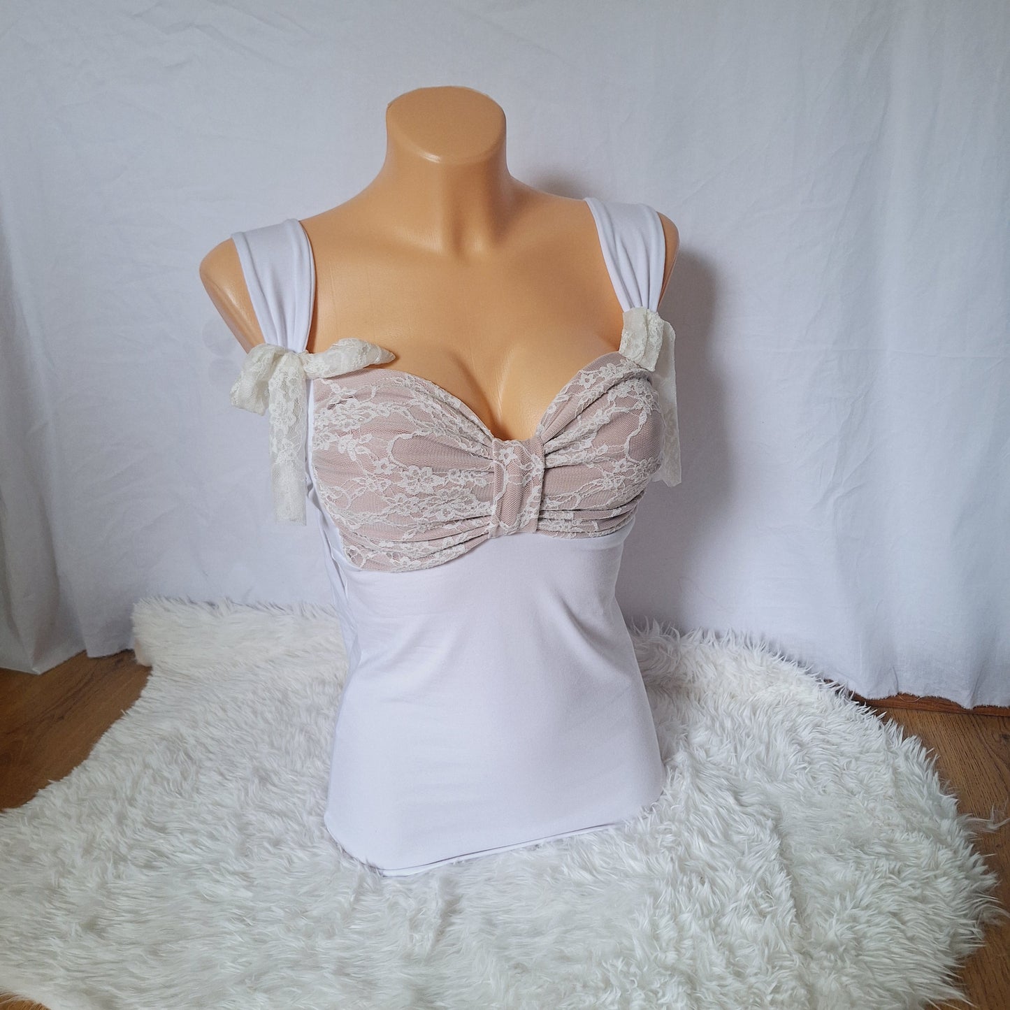 Handmade bow top white&pink lace pattern